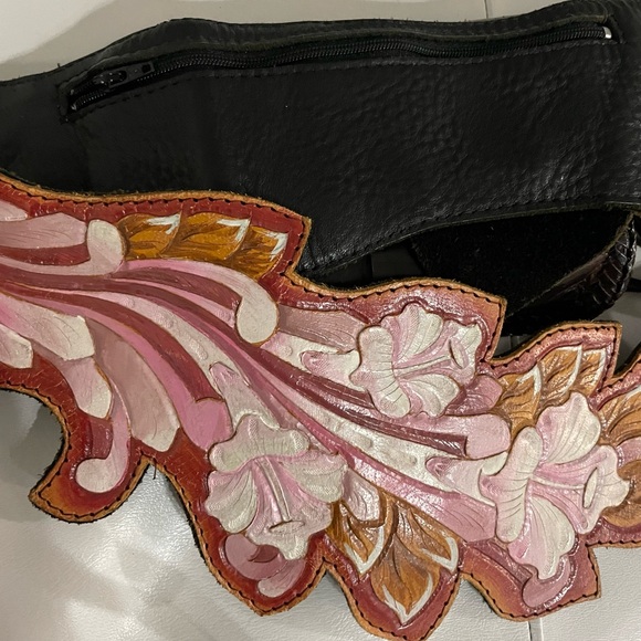 Beautiful hand tooled Country Western dark brown leather utility belt - Picture 6 of 12